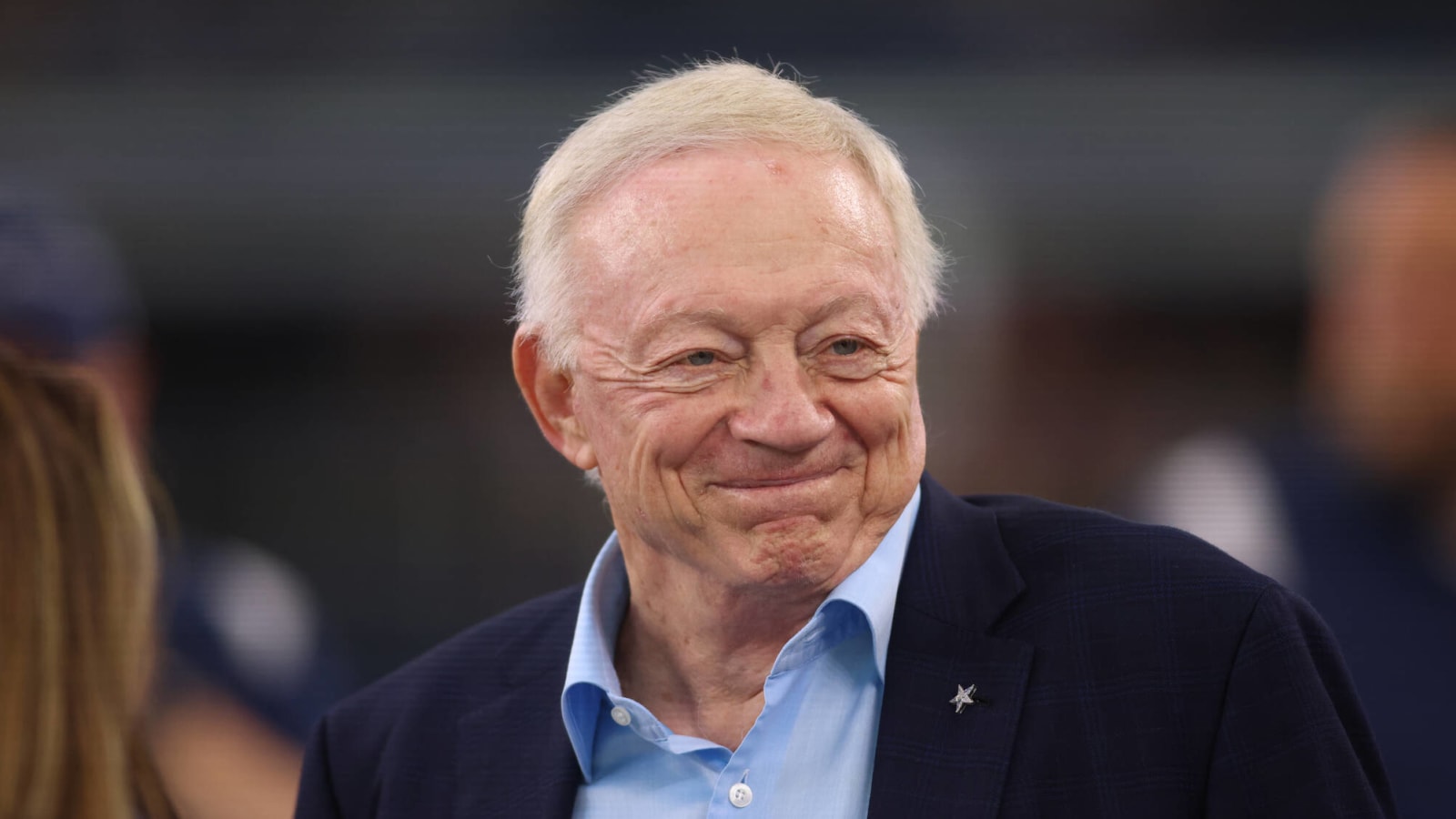 Watch: Cowboys reveal bewildering Jerry Jones hologram