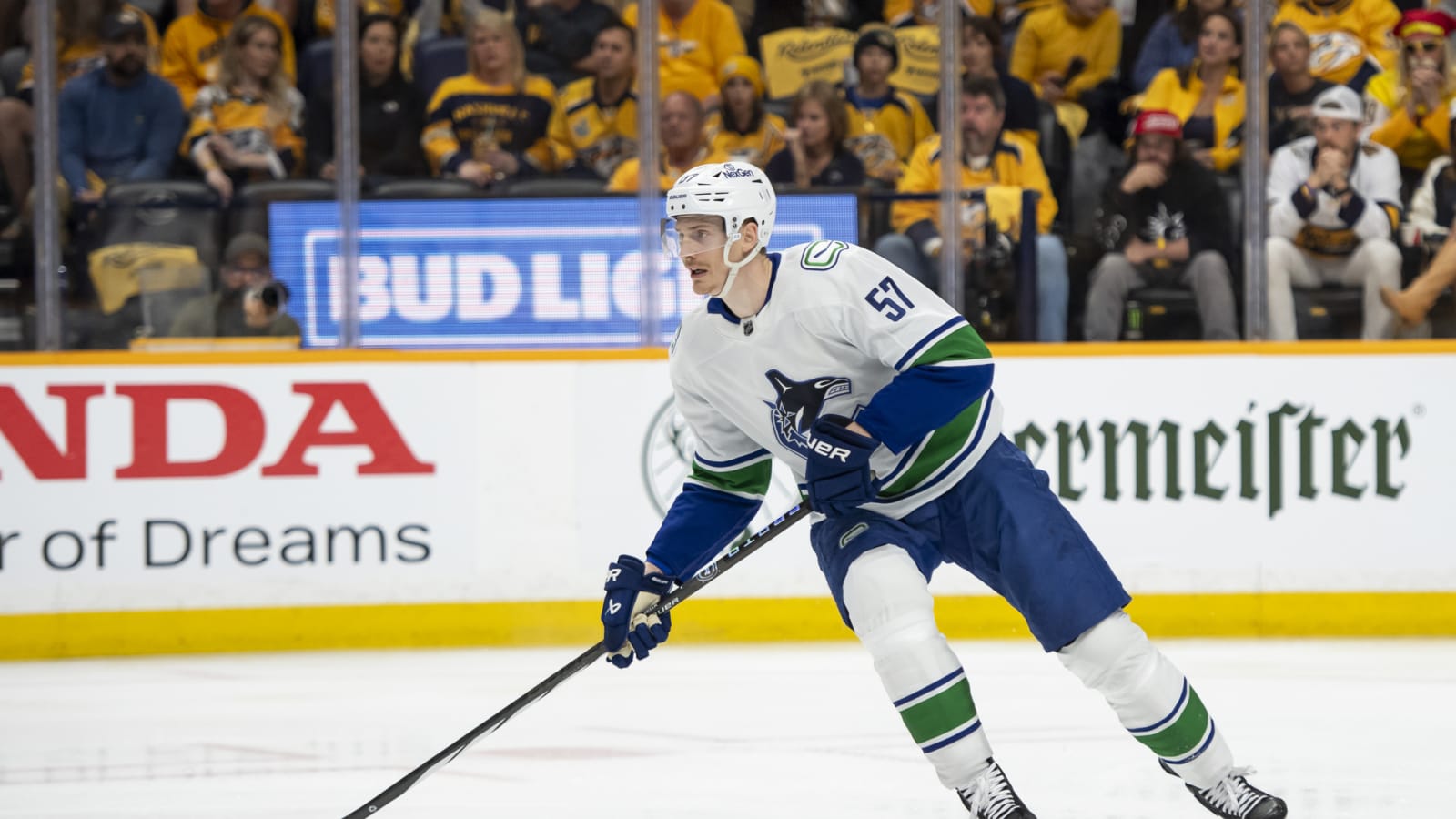 Insider provides update on Vancouver Canucks defenceman Tyler Myers