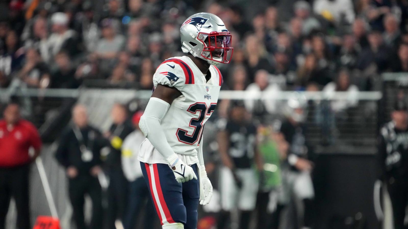 Patriots safety Devin McCourty announces retirement