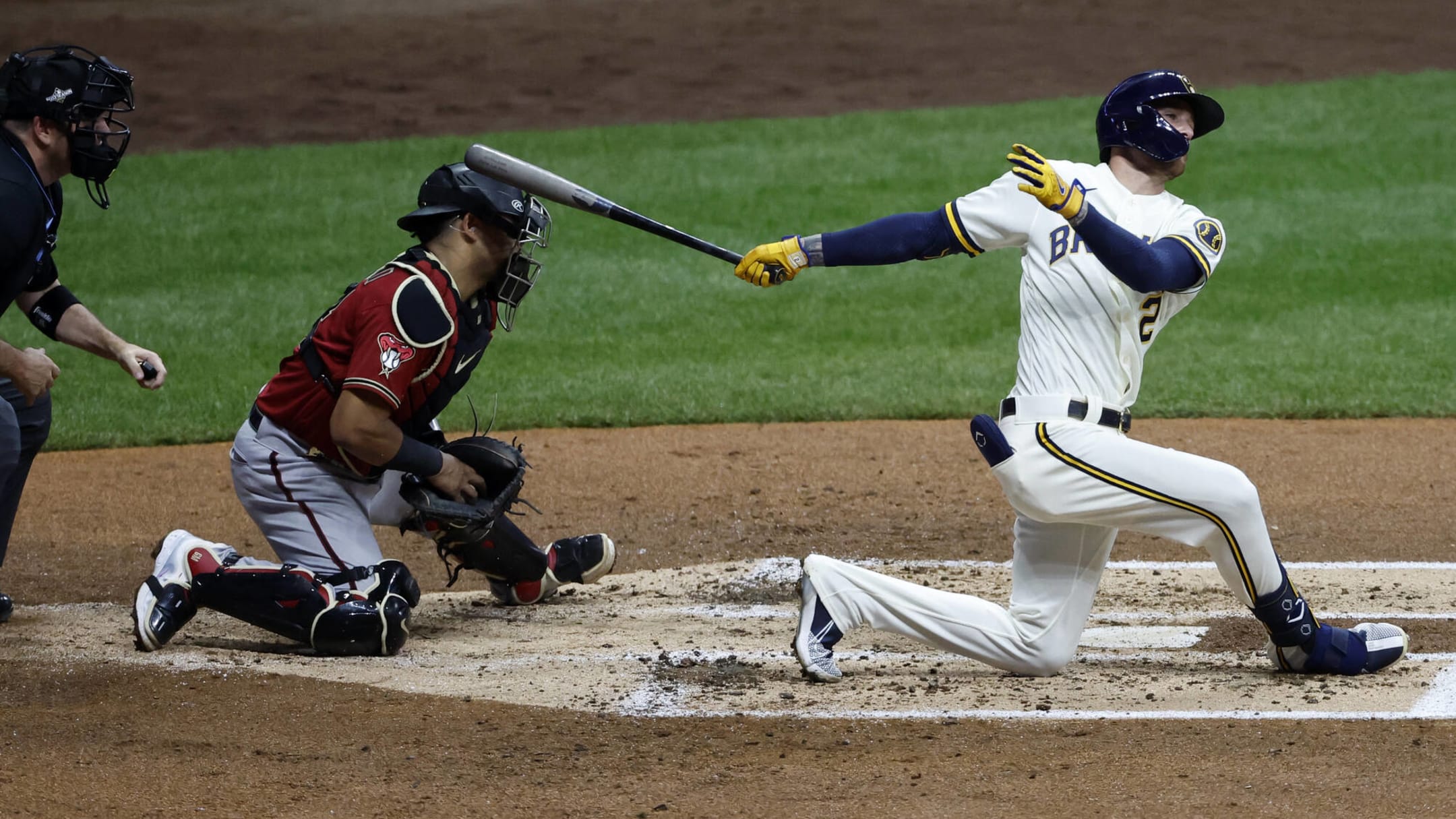 What happened to Gabriel Moreno? Diamondbacks catcher replaced from Brewers  game after concussion test