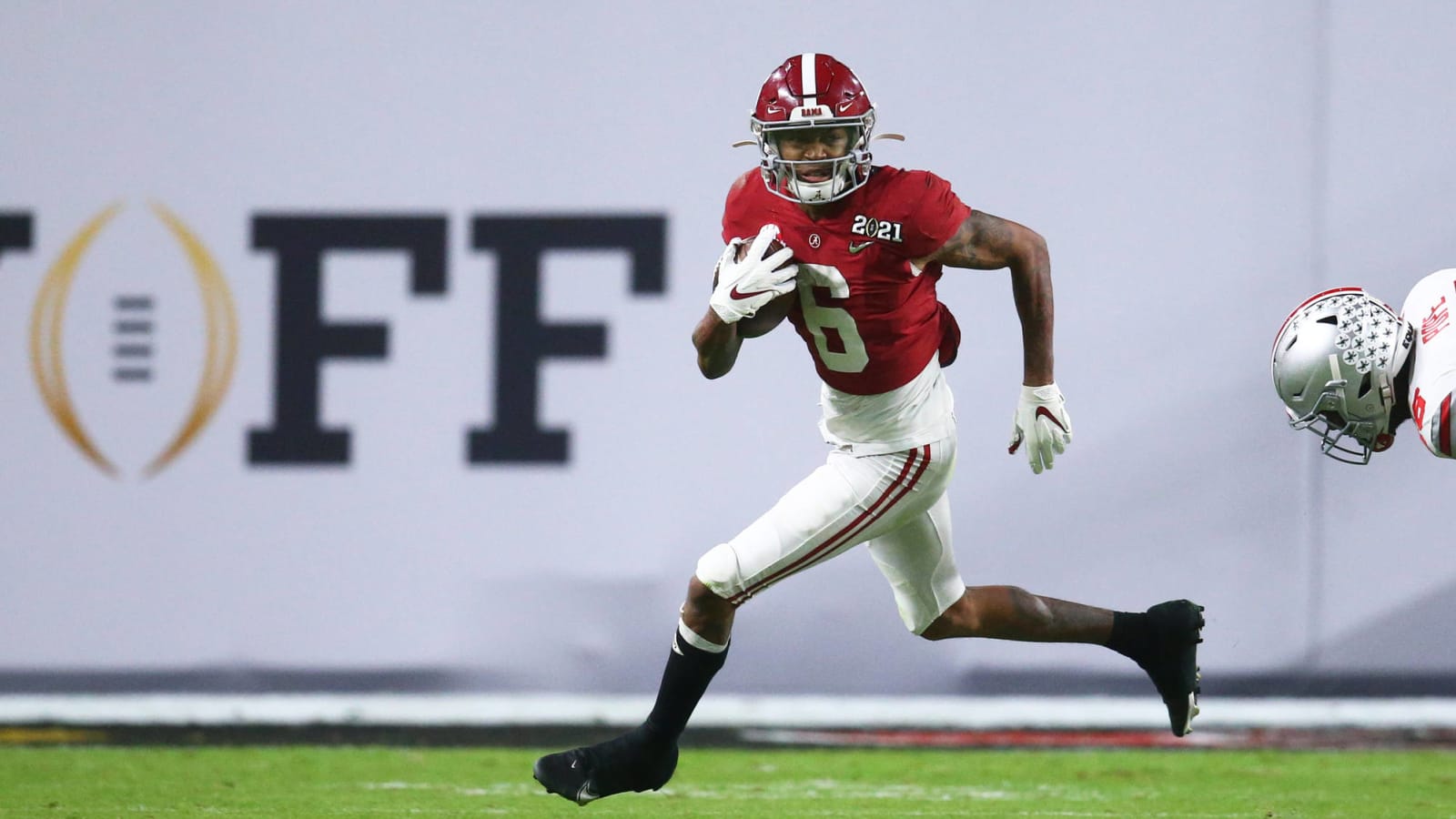 DeVonta Smith's finger healing fine with 'no issues ahead'
