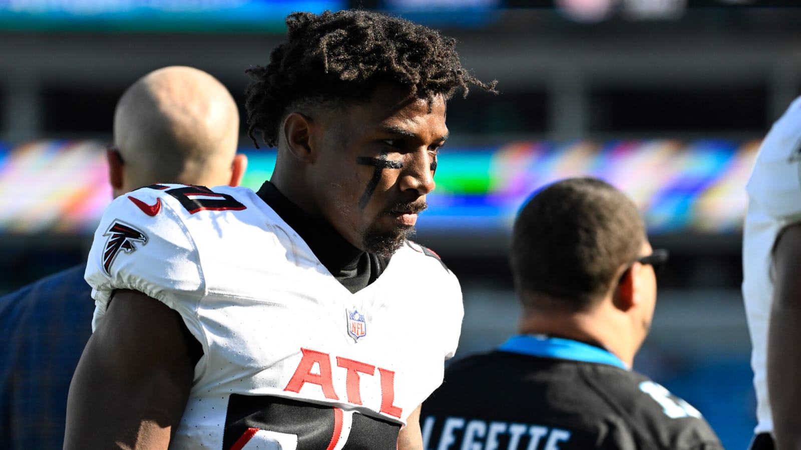 Atlanta Falcons re-sign polarizing cornerback