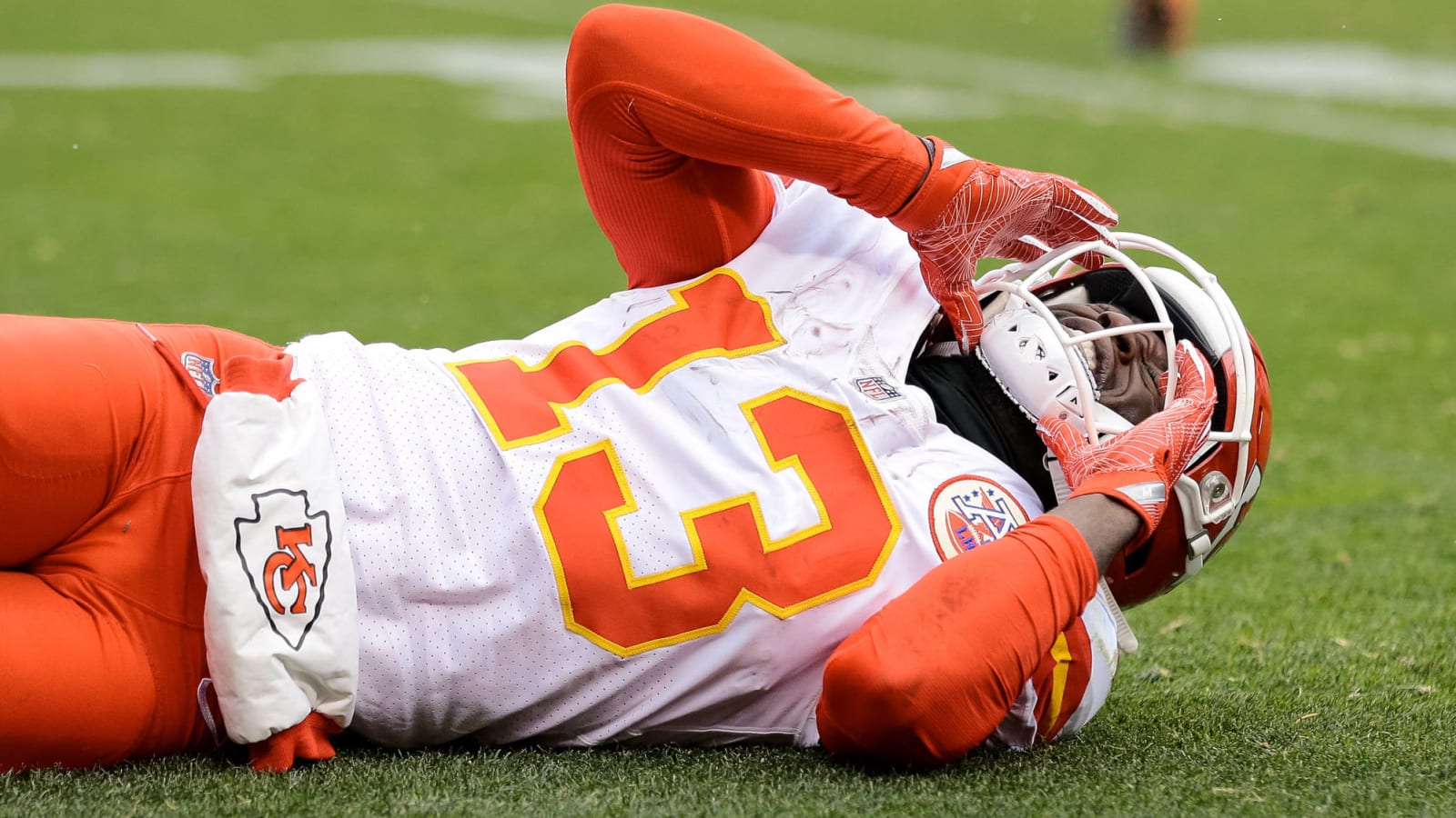 Chiefs' De'Anthony Thomas re-fractures leg in 'freak accident'