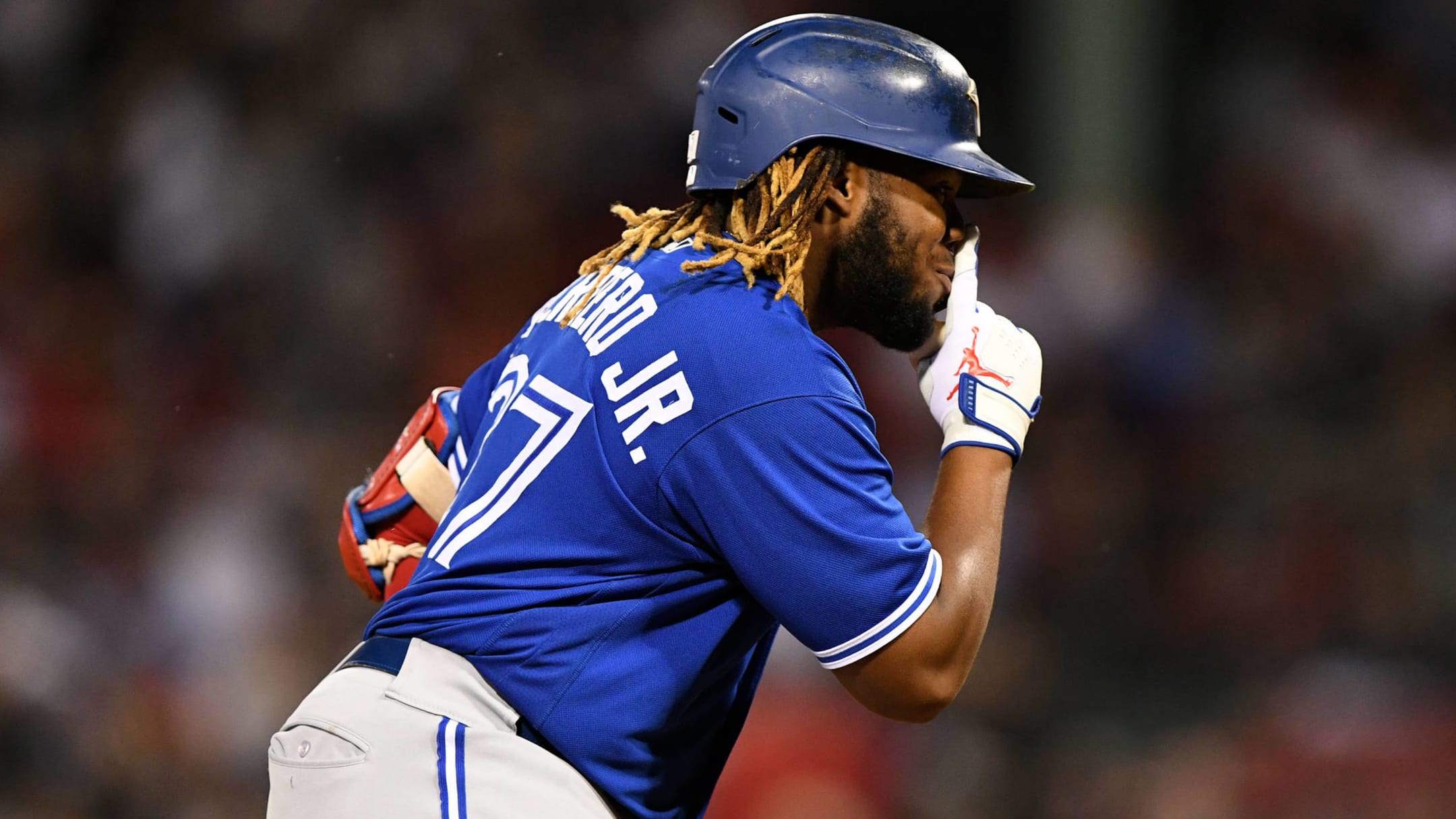 Vladimir Guerrero Jr. and Josh Donaldson swap jerseys