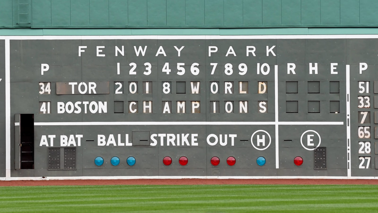 Red Sox, Fenway Park pay tribute to service members on Memorial Day