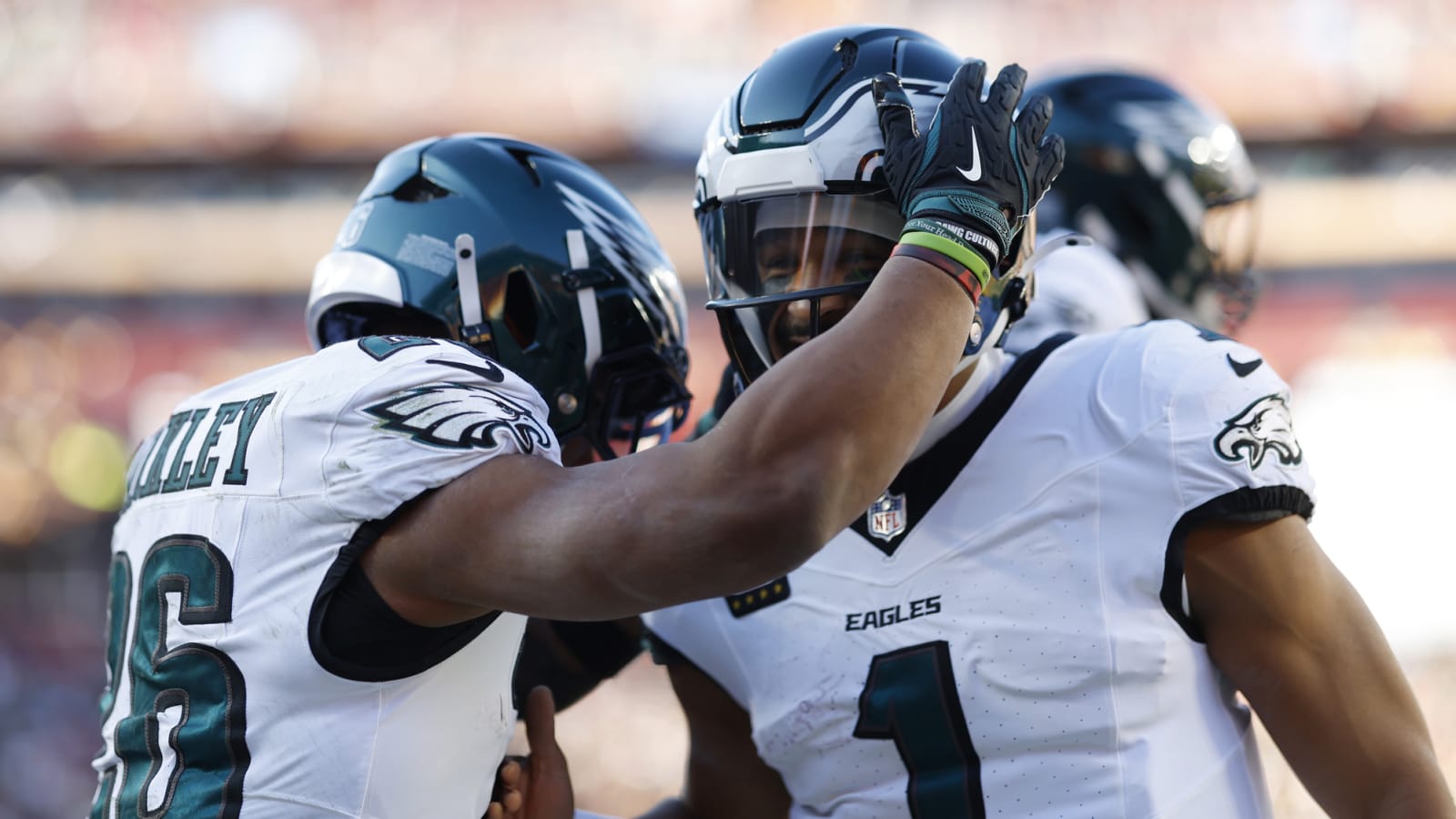 Eagles' Saquon Barkley defends Jalen Hurts amid criticism