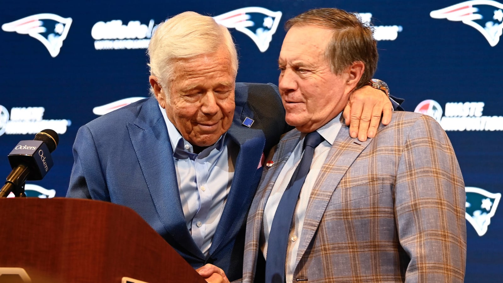 Bill Belichick, Robert Kraft share moment at Tom Brady roast