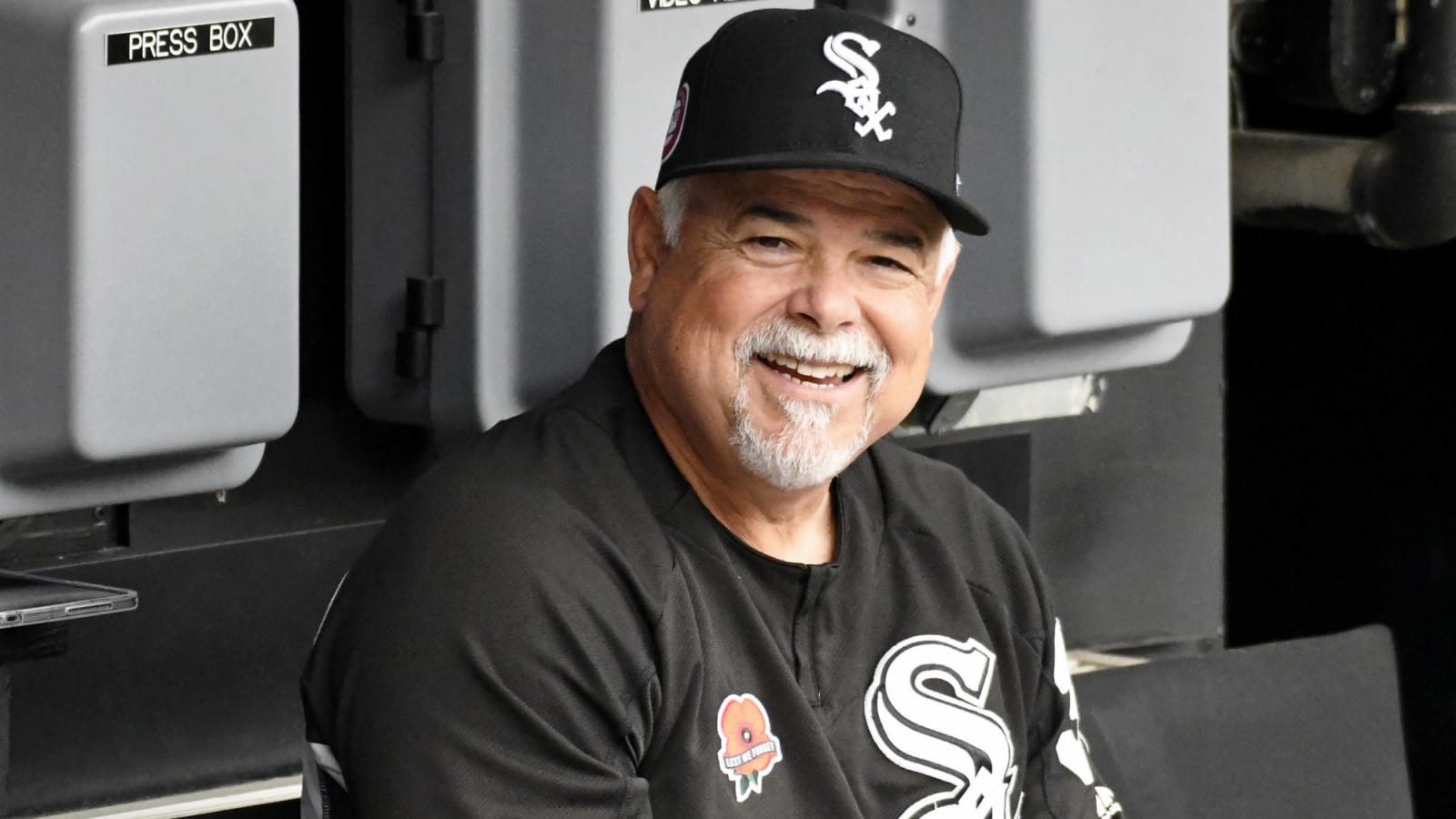 White Sox sticking with manager Rick Renteria