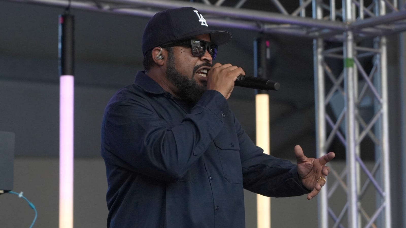 Ice Cube Absolutely Roasts Los Angeles Clippers For Moving To Inglewood: 'Hit That 405'