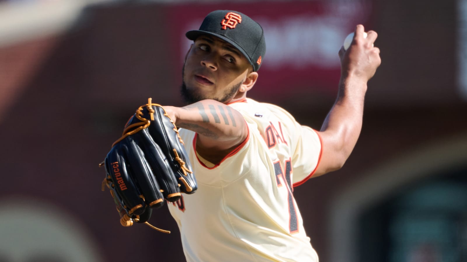 Giants right-hander reportedly drawing trade interest