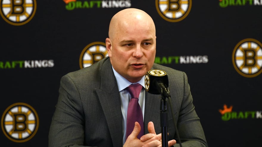 Bruins HC toys with fans, media over goalie announcement vs. Maple Leafs