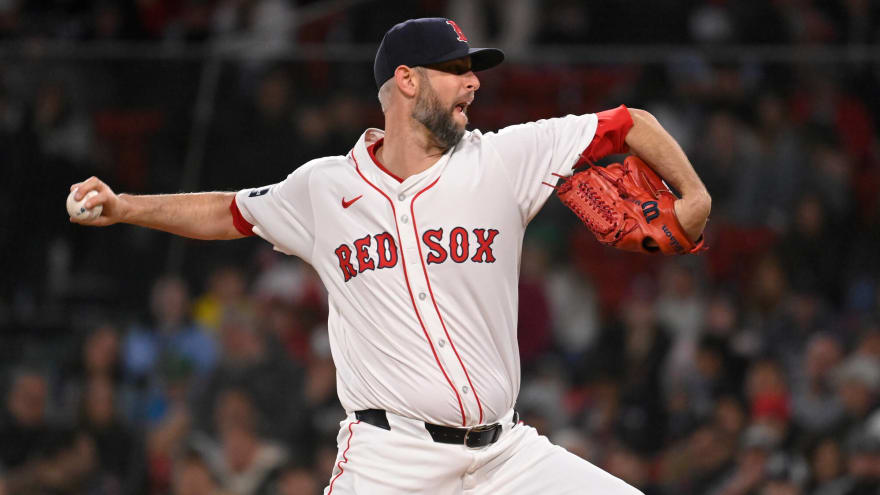 Red Sox reliever calls out Brewers for bunt attempts