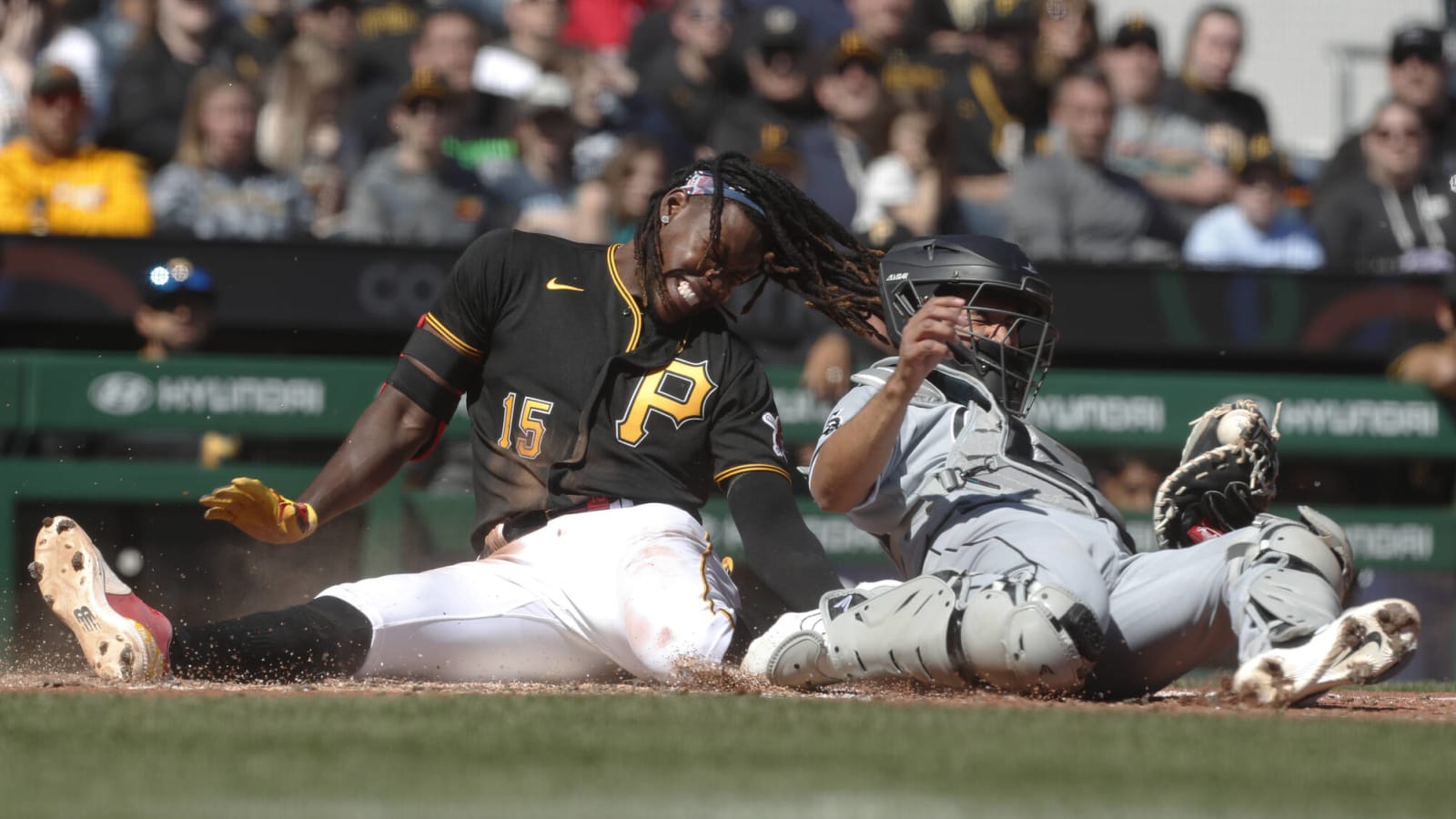 Benches clear after Oneil Cruz injured on play at plate