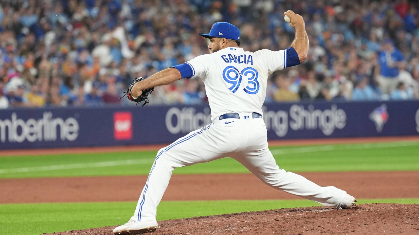 Blue Jays reliever guarantees 2024 salary