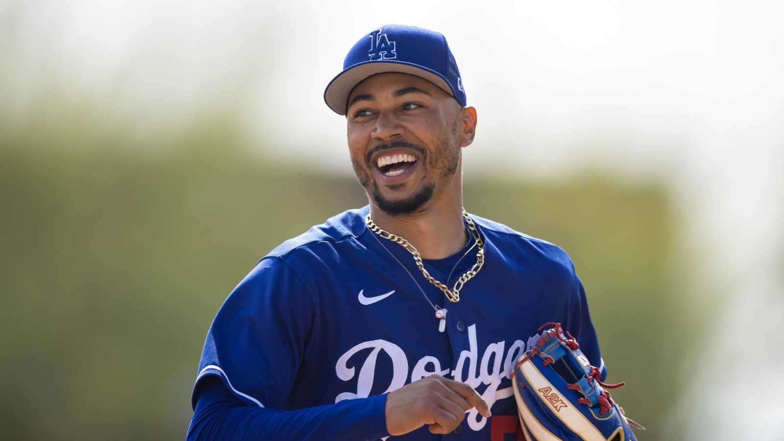 How often will Dodgers' Mookie Betts play second base in 2023? Yardbarker