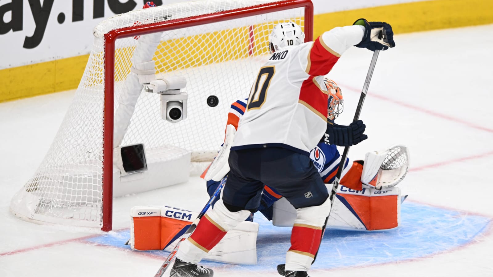 Watch: Three second-period goals give Panthers commanding lead