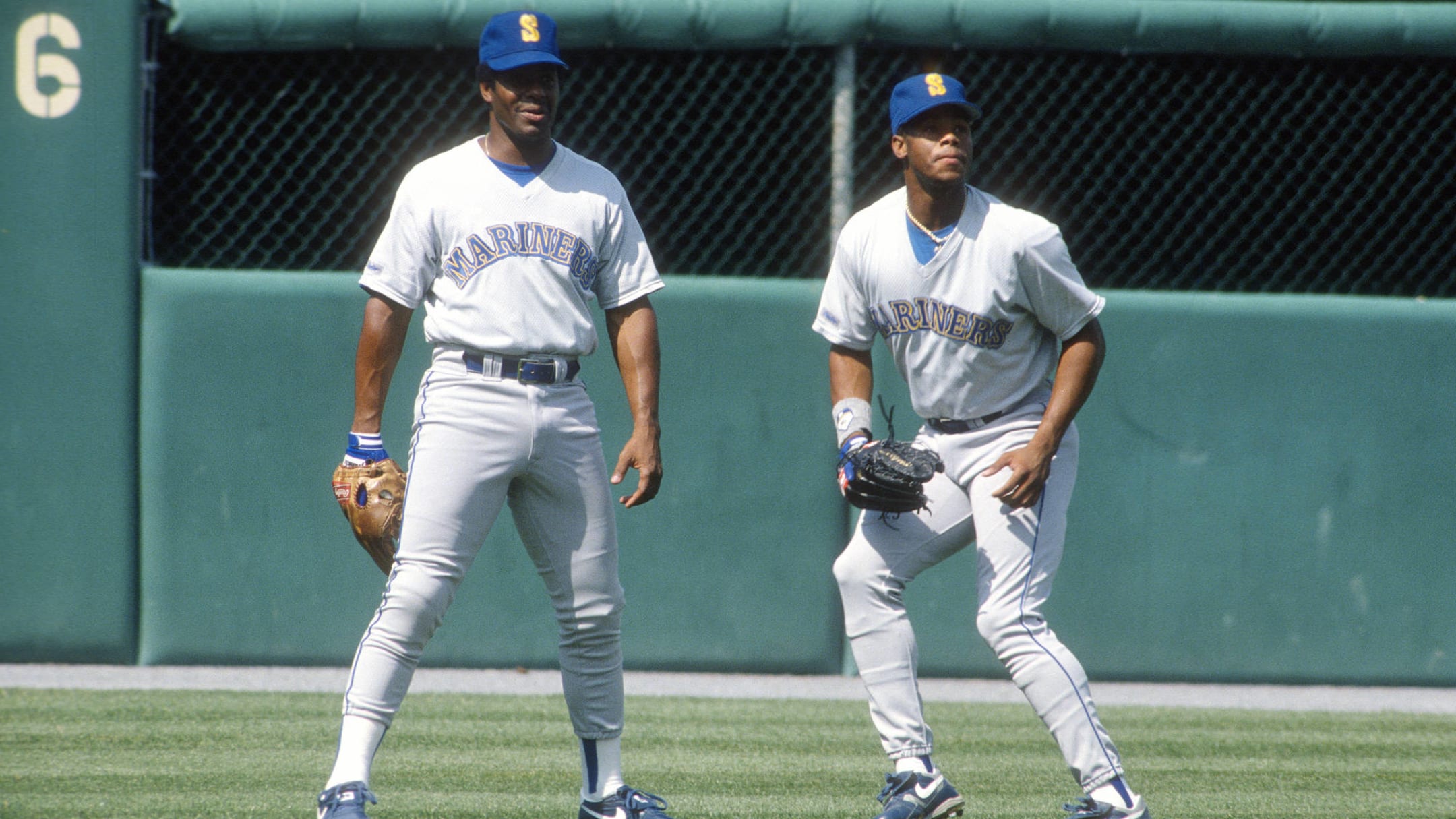 Ken Griffey Sr. and Jr. become first father/son combo to appear in