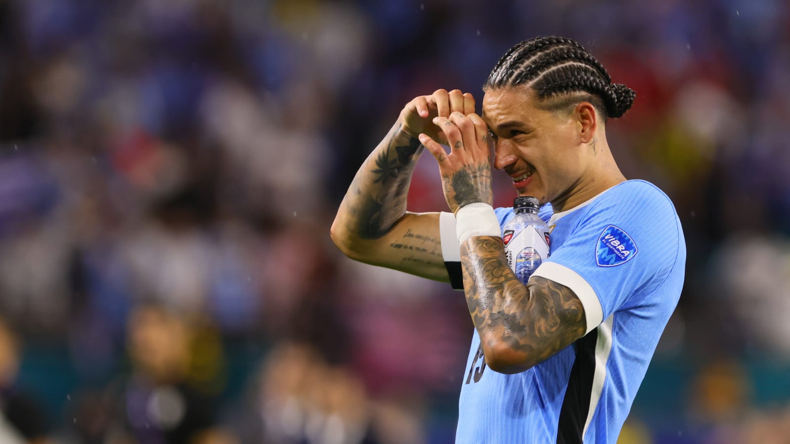 Ex-Chelsea boss eyeing surprise swoop for Liverpool dynamo who stands on the brink of history