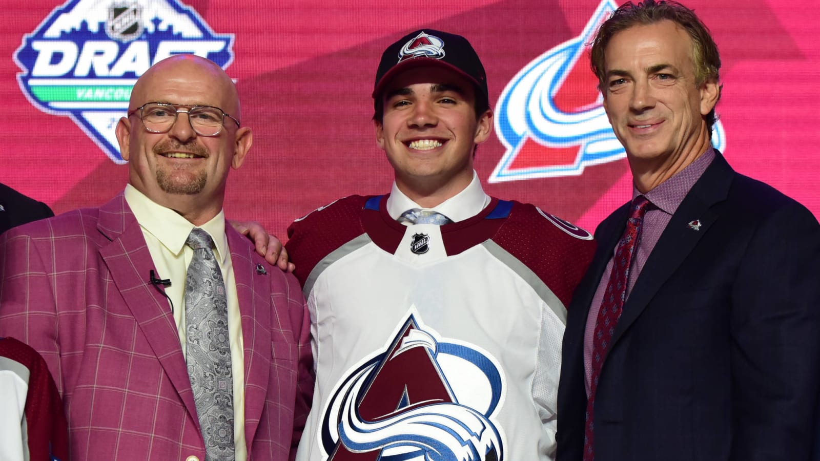 Avalanche sign Alex Newhook to entry-level contract