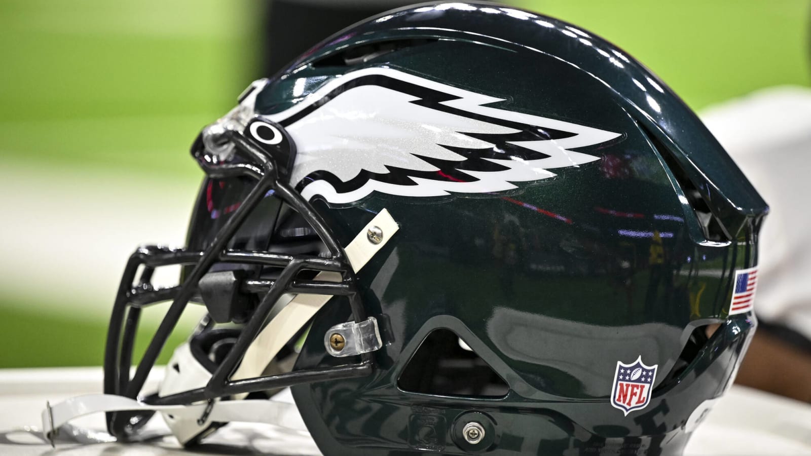 Back in Black: Eagles get new helmets for Packers game