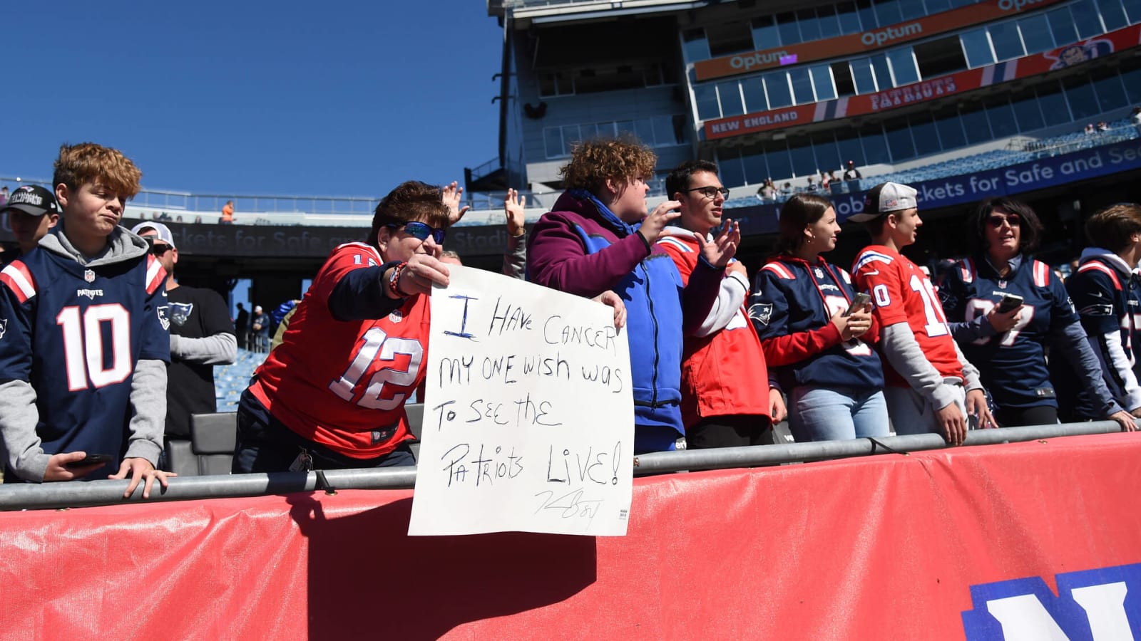 Patriots fans boo home team in midst of ugly performance