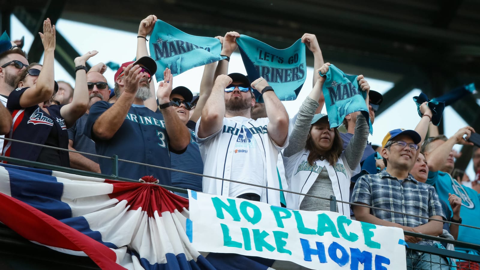 Mariners' clinch celebration a magical moment for Seattle players, fans  alike