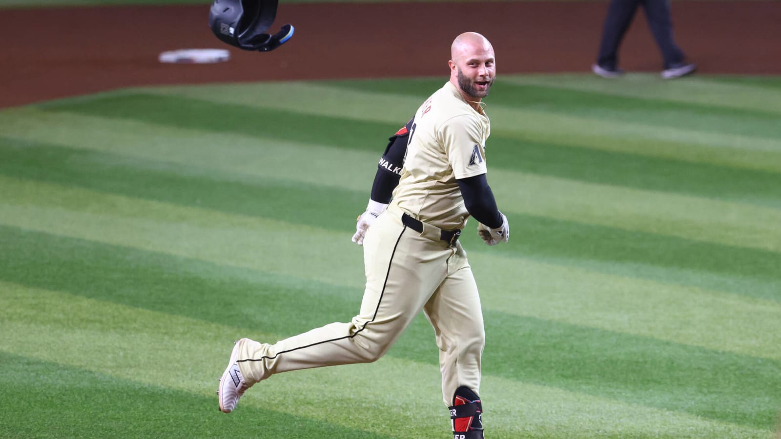 Christian Walker Powers Diamondbacks to 4-3 Win Over Dodgers