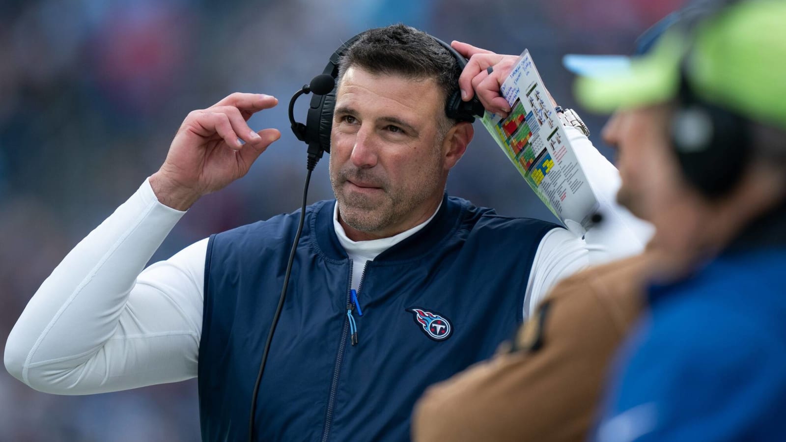 Could Mike Vrabel jump ship to coach this struggling AFC team?