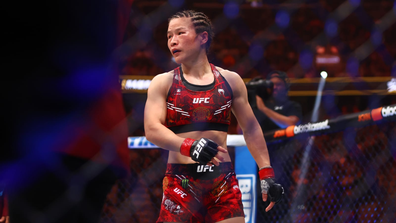 Zhang Weili destroys Tatiana Suarez at UFC 312