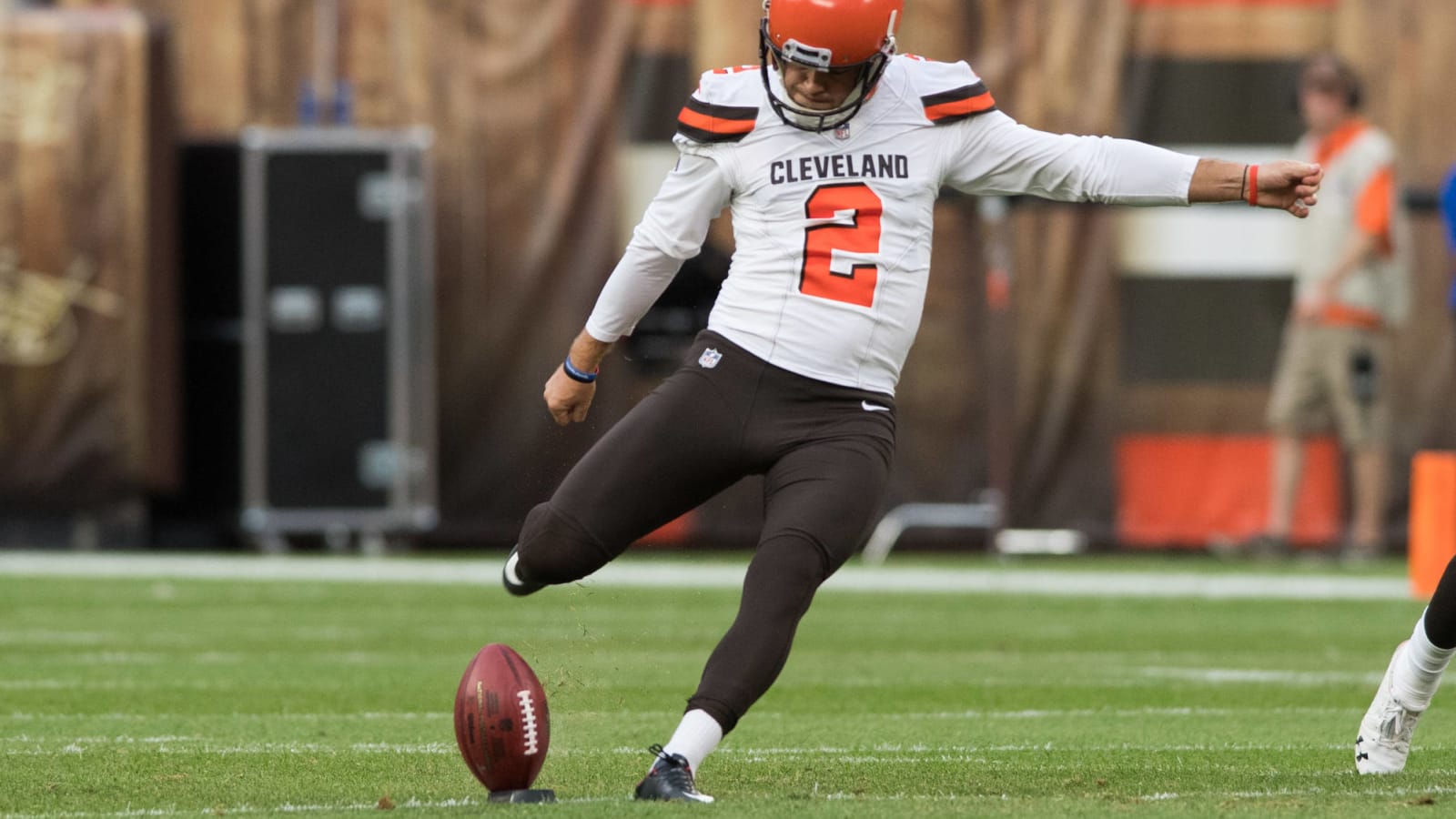 Watch: Browns fans hold field goal kicking tryouts on Bourbon Street