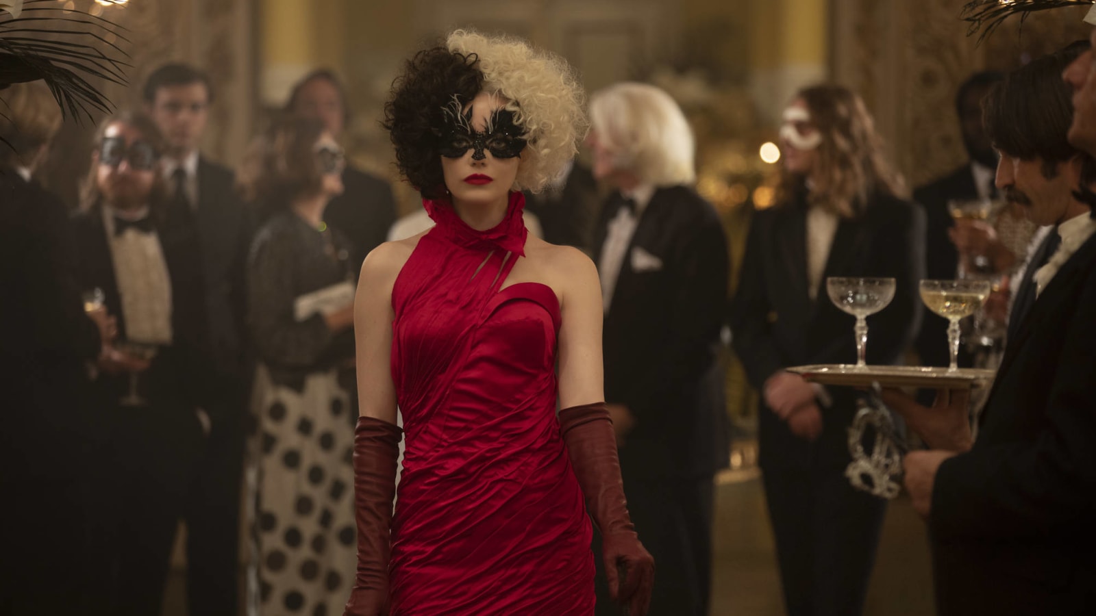 Emma Stone & Emma Thompson seem keen on a 'Godfather 2'-esque 'Cruella' sequel