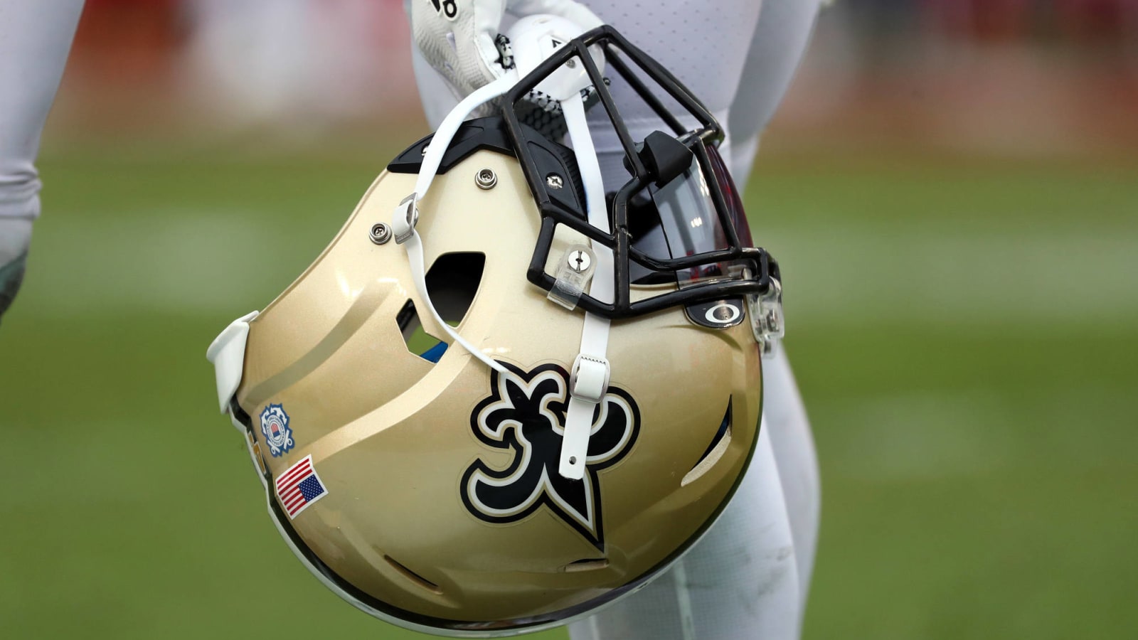 Saints re-sign edge rusher Noah Spence