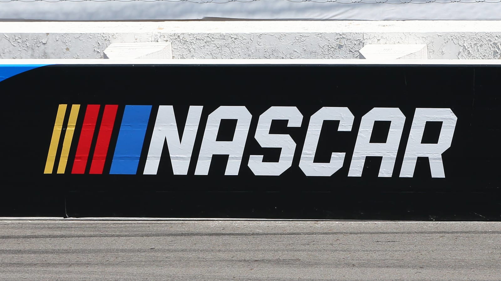 NASCAR truck driver threatens to quit after Confederate flag ban