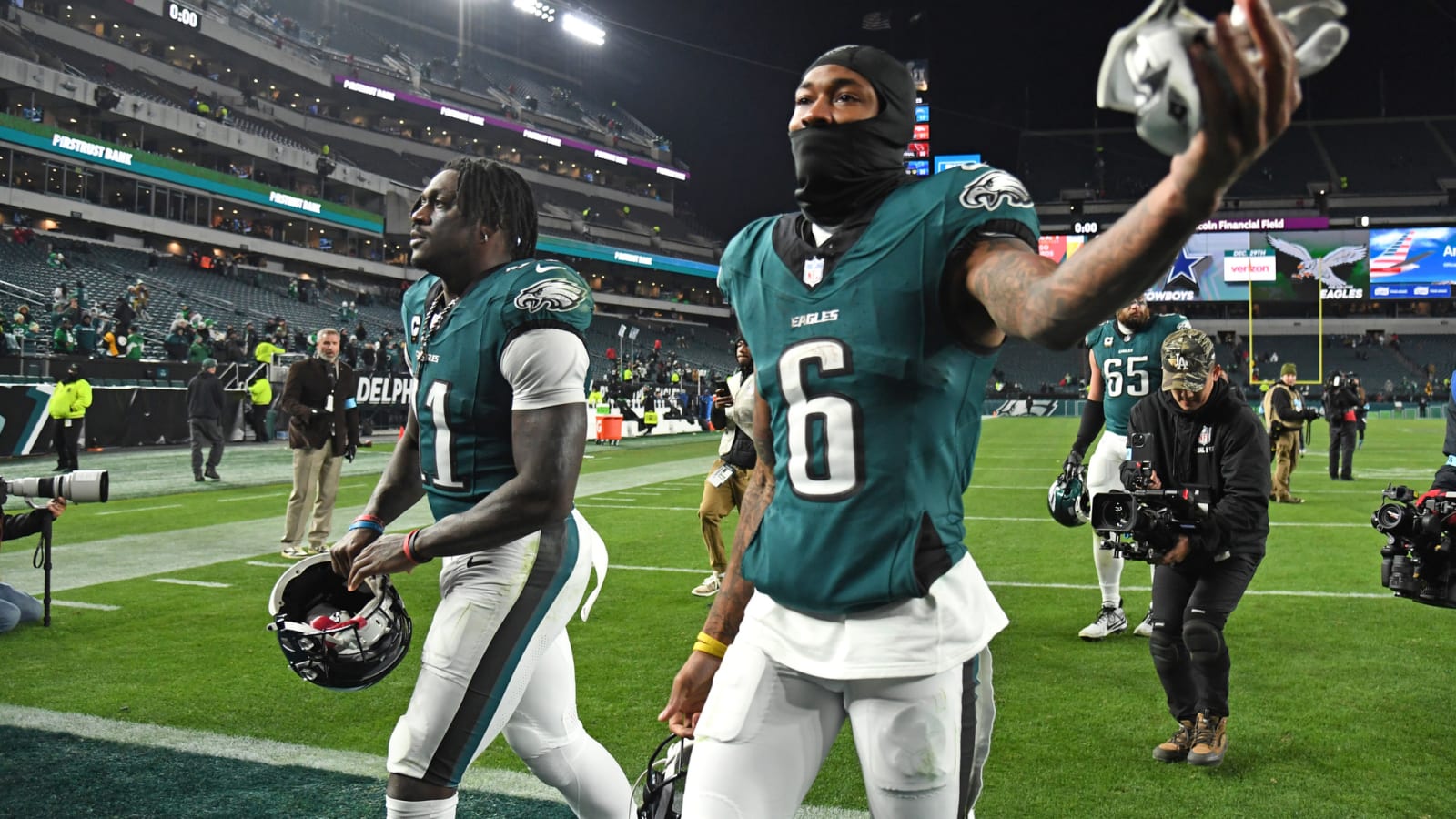 DeVonta Smith costs Eagles win with worst drop of season
