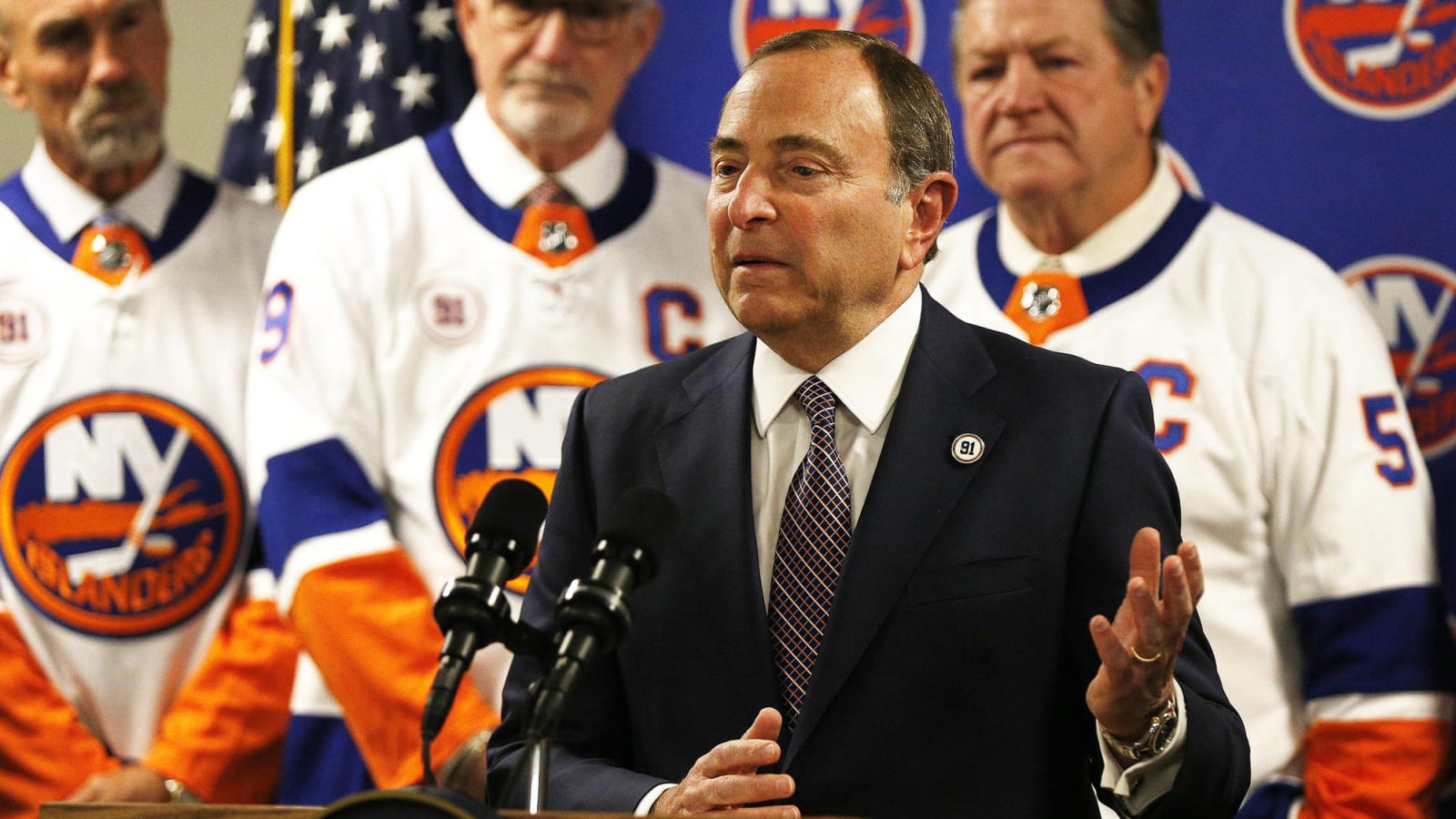 NHL announces leaguewide shutdown amid COVID outbreak