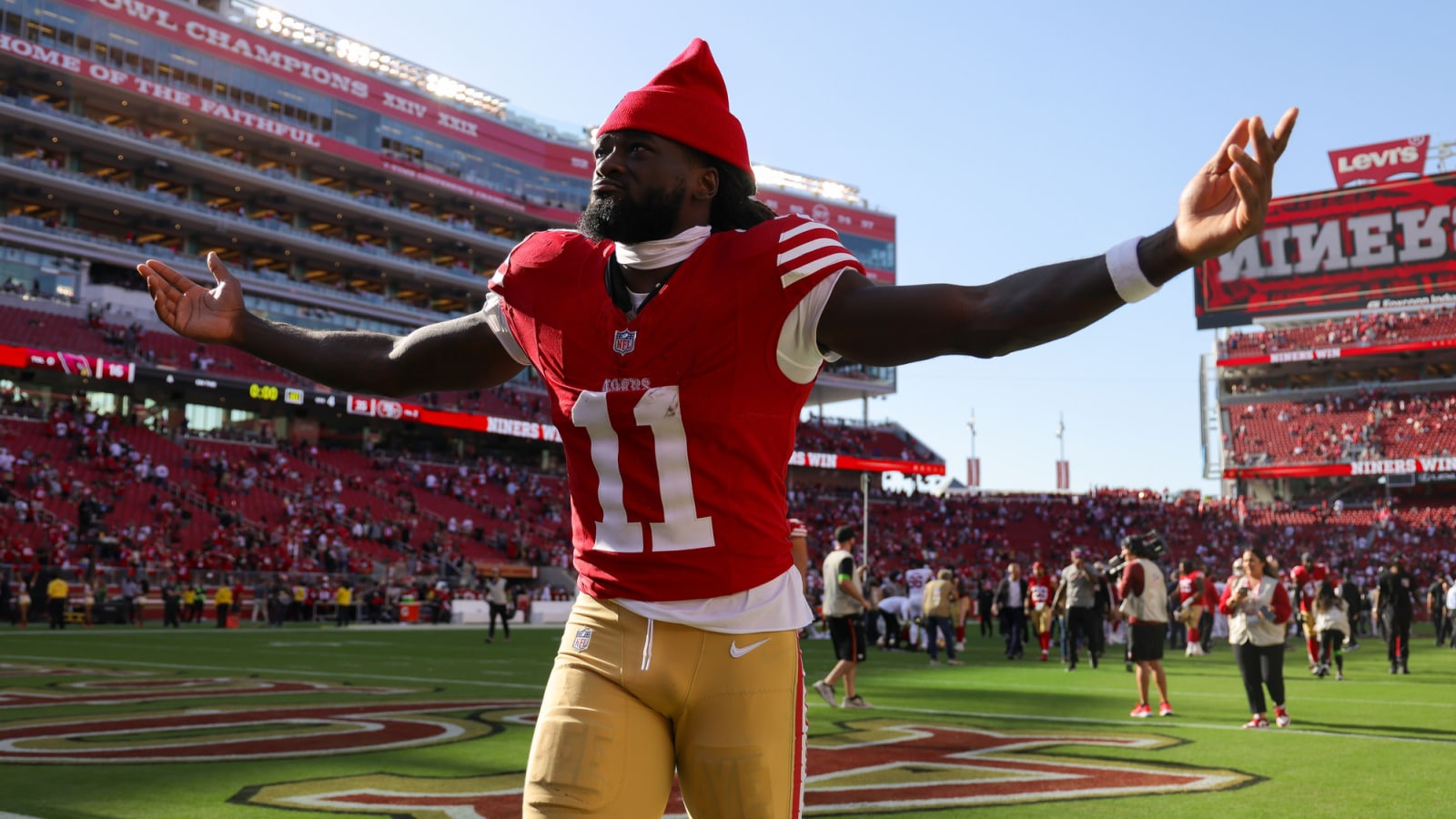Star 49ers receiver begins hold-in at training camp
