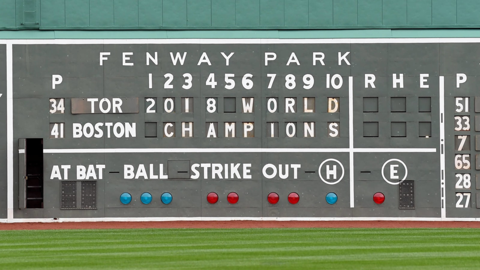 Red Sox post message on Fenway scoreboard, back protesters