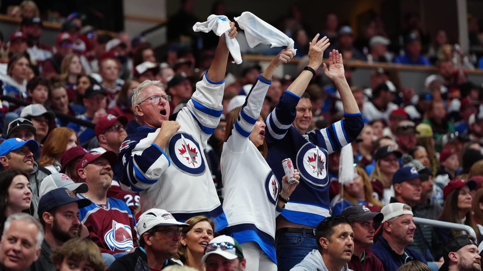 Winnipeg Jets sign goaltending prospect to entry-level contract