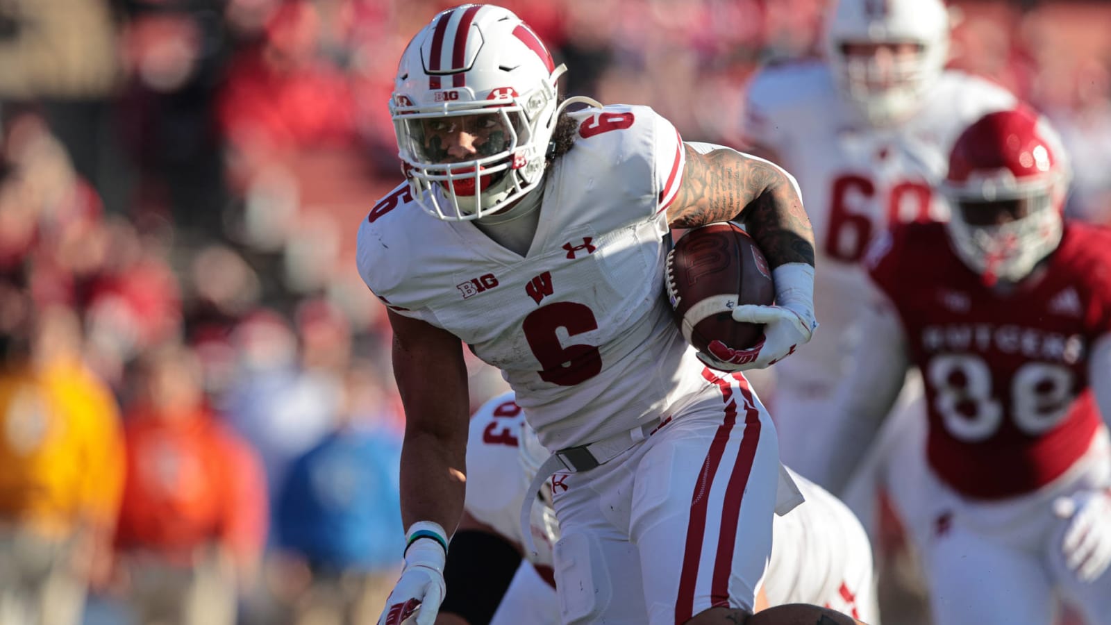 Wisconsin RB Chez Mellusi done for season with leg injury