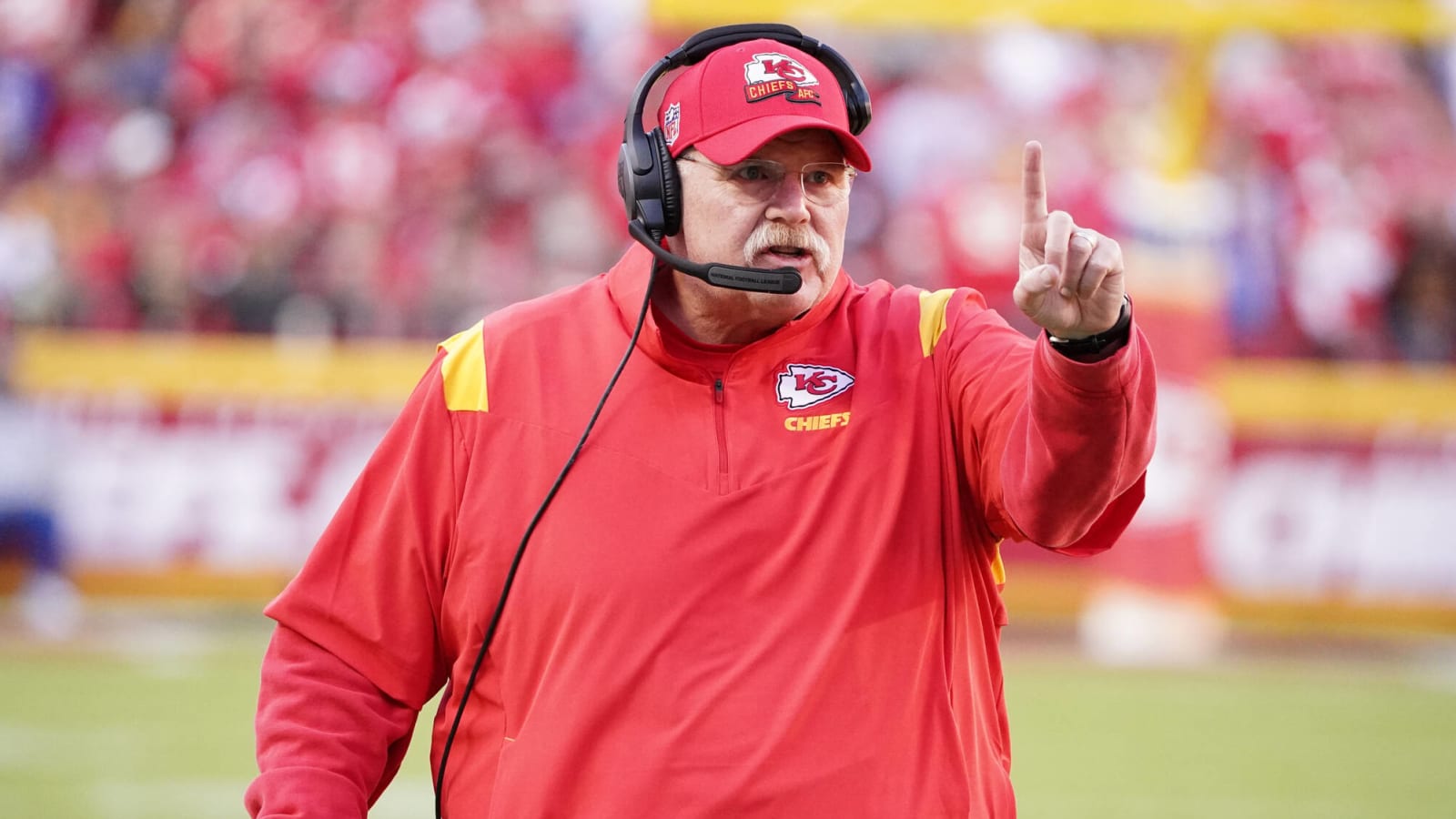 Andy Reid makes surprising decision to kick field goal on third down at end of half