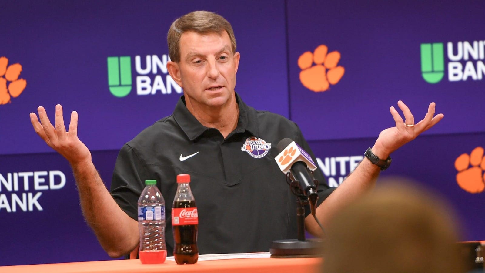 Clemson QB has faith in HC Dabo Swinney to turn team's season around