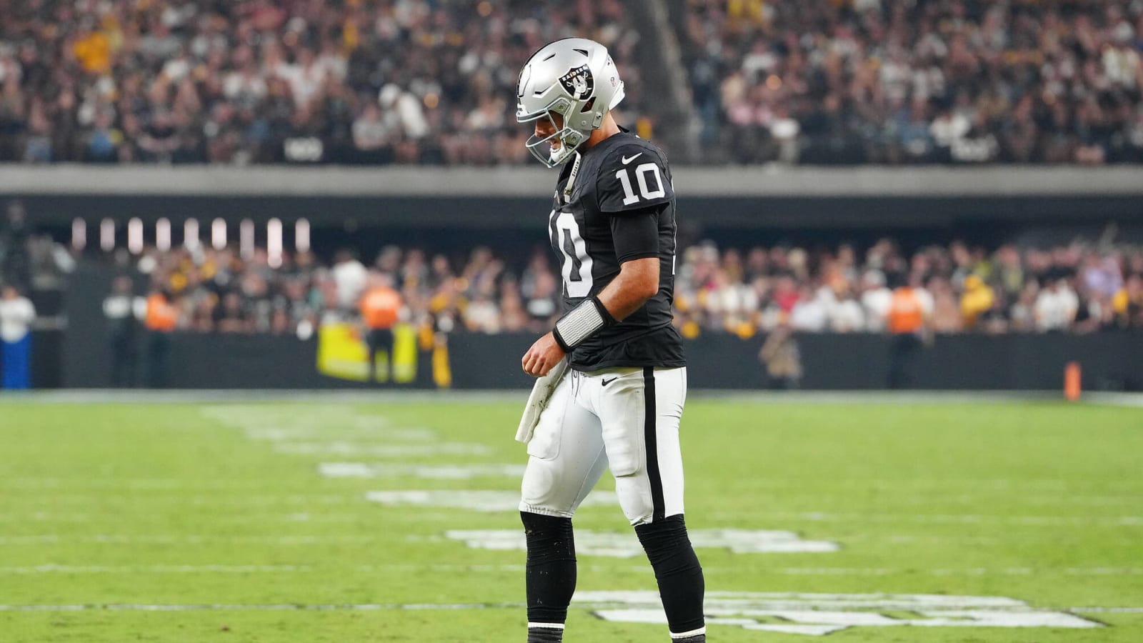 Did Raiders' Garoppolo play with concussion vs. Steelers?