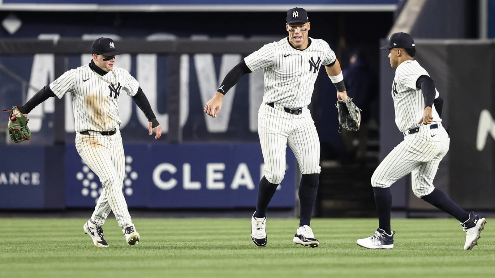 Yankees hang on late to win 9-8 over the Blue Jays