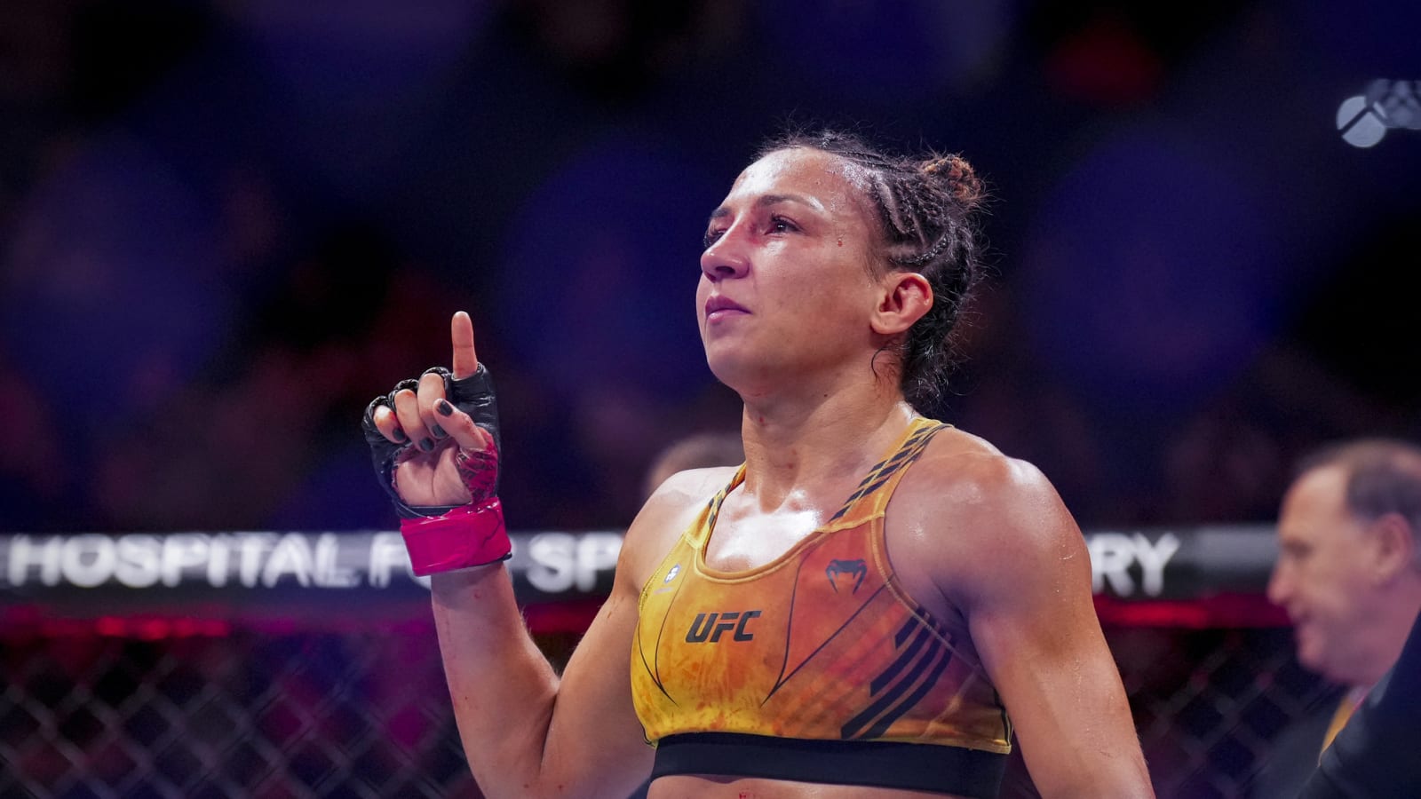Watch: 125-pound female UFC fighter DESTROYS huge bodybuilder and leaves him with black eye
