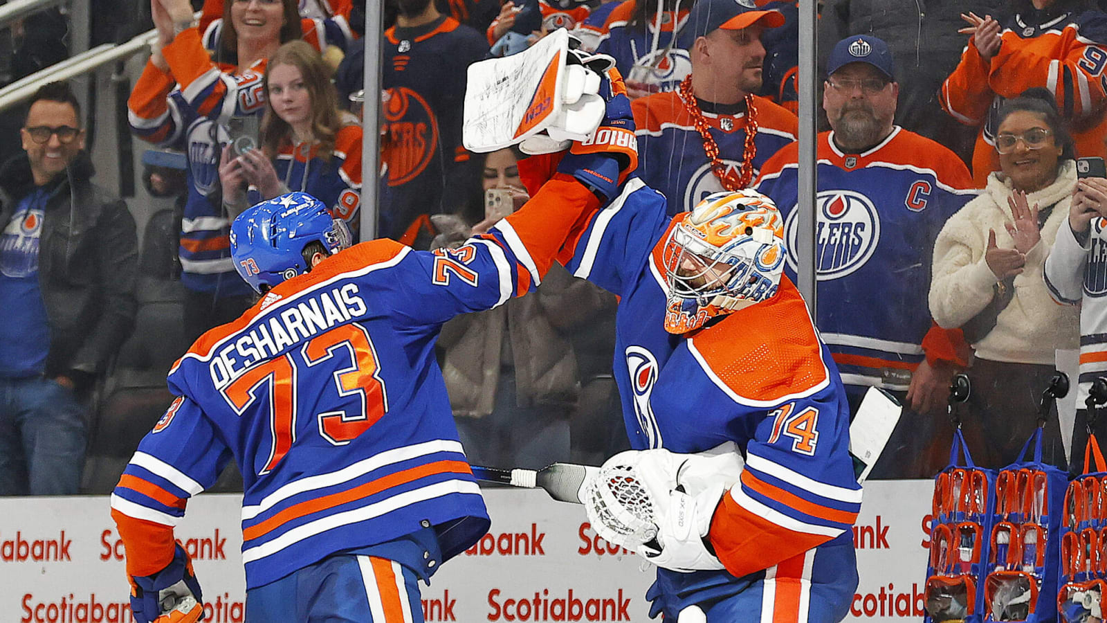 Edmonton Oilers legend Grant Fuhr congratulates Stuart Skinner for record breaking win streak