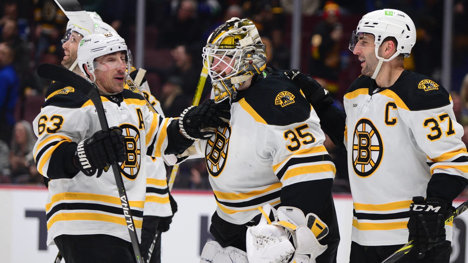 Watch Bruins goalie Linus Ullmark scores goal Yardbarker