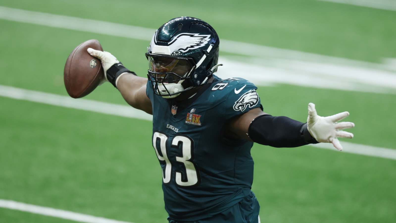 Big Name Defensive Free Agent Connected To Steelers