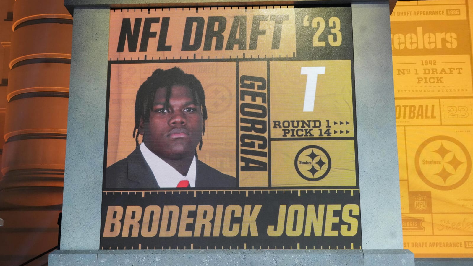Twitter Reaction to Steelers Landing Broderick Jones