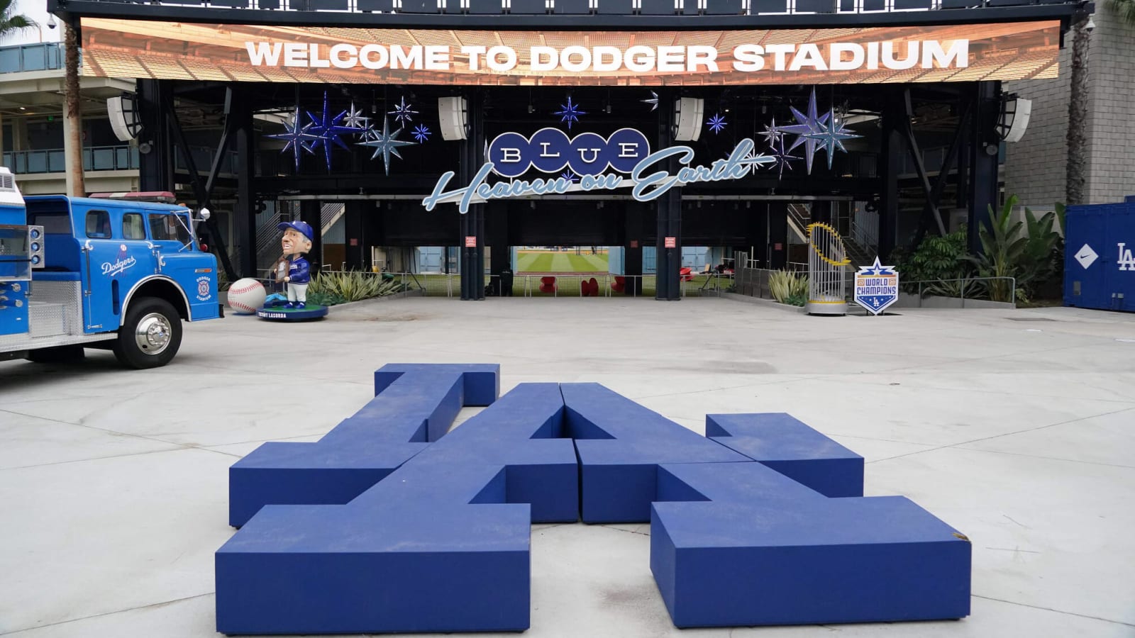 Dodger Stadium concession workers threaten to strike