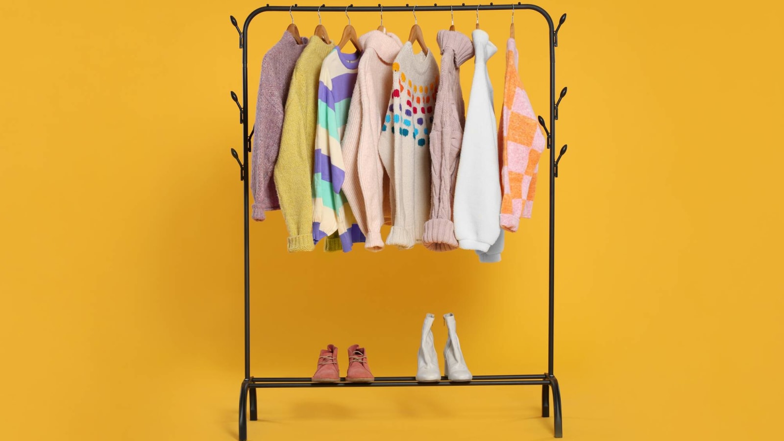 20 pieces women need for a complete capsule wardrobe